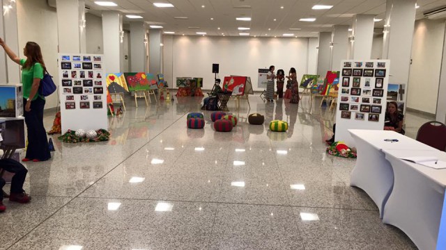 Visão geral da exposição no Salão 14 Bis do Ramada Airport.